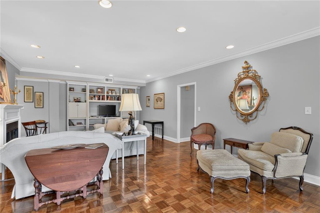 2734 Peachtree Road NW A201