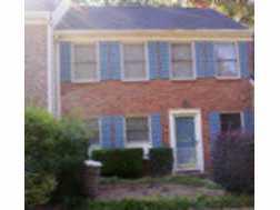 Ready to Move-In 3 Bedroom 2.5 Bath Townhome. Spacious Living area w/fireplace, large Mster with walk-In closet and skylights in Bath. Deck w/fenced back yard. Townhome min. to I75, bus, shopping mall and restaurants.