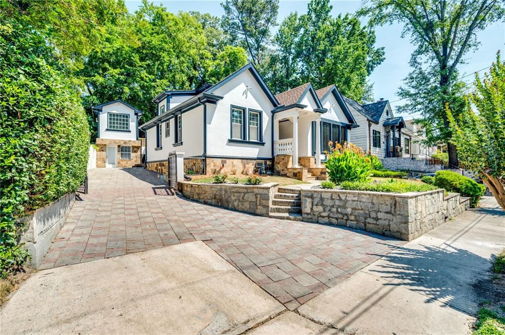 790 Martina Drive NE