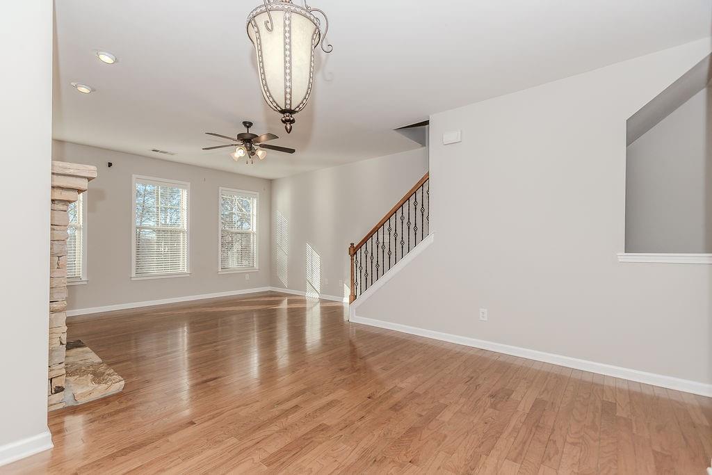 507 Grove Field Court, Suwanee, Georgia image 7