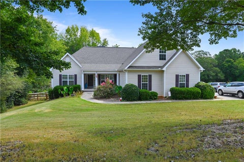 Homes For Sale - 42 Meadows Lane<br/> Senoia, GA 30276