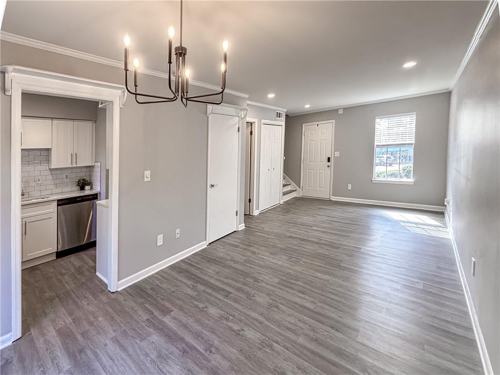 386 Leisure Court SW