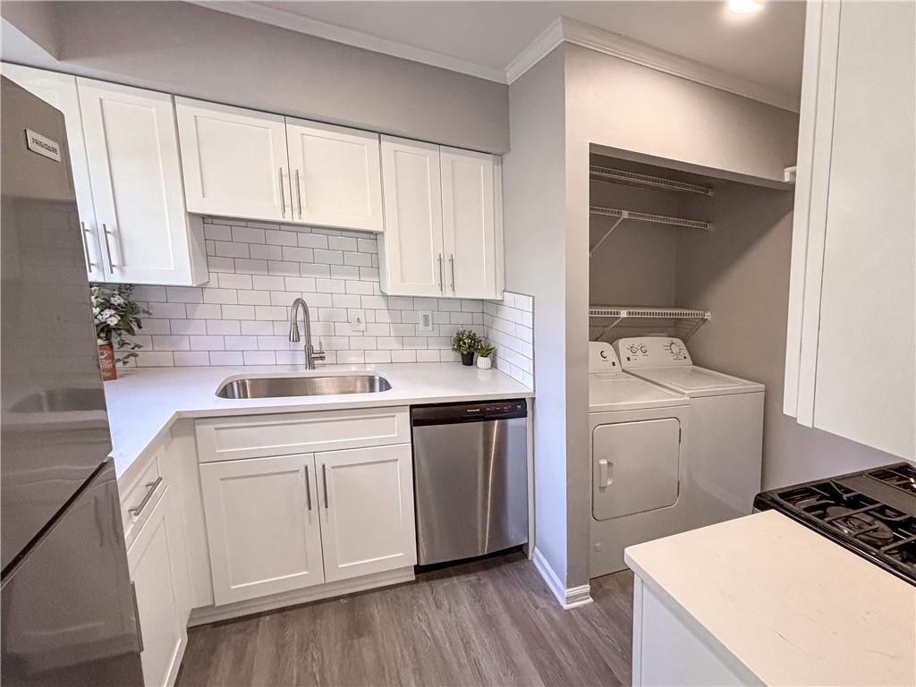 386 Leisure Court SW