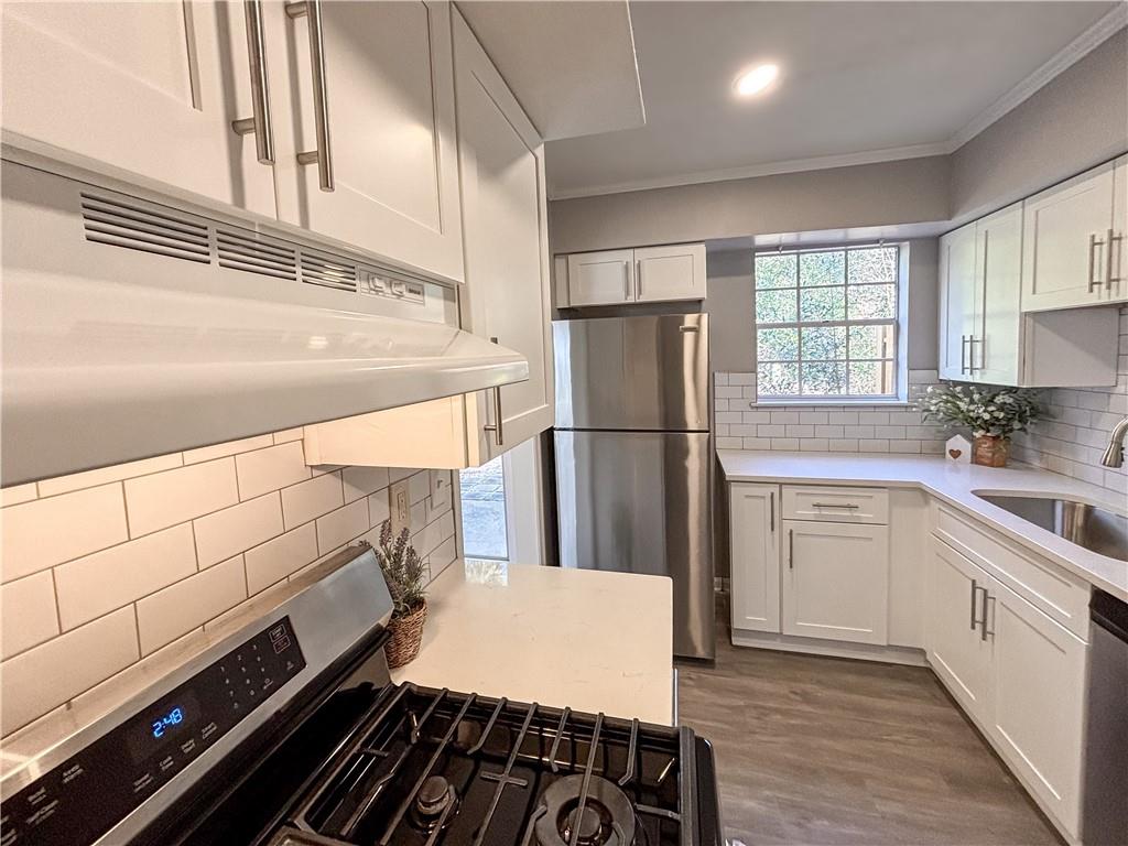 386 Leisure Court SW