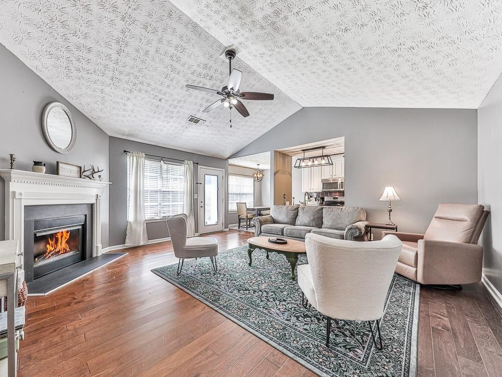 15 Oak Grove Lane NW