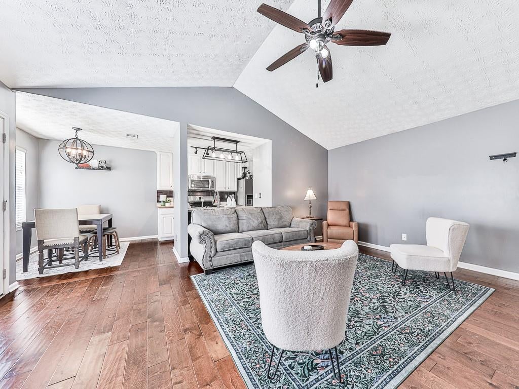 15 Oak Grove Lane NW