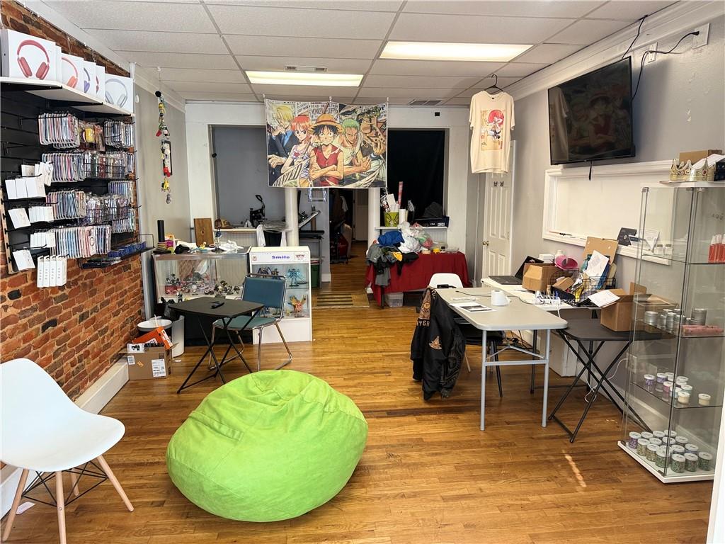 923 Commercial Street NE