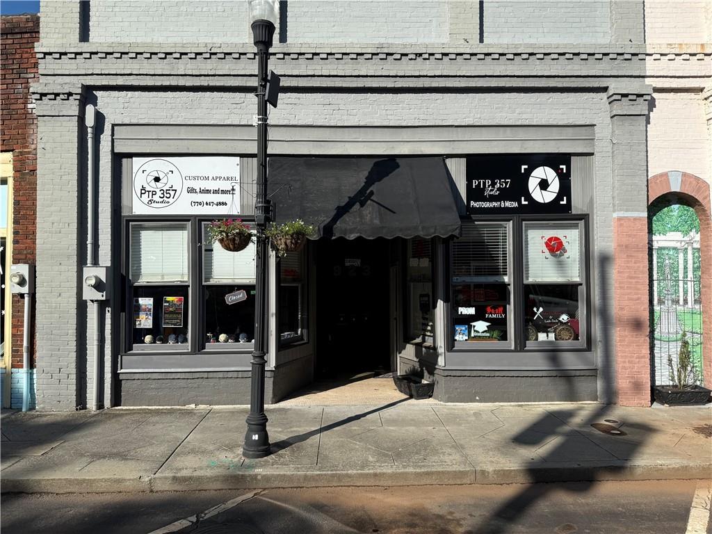 923 Commercial Street NE