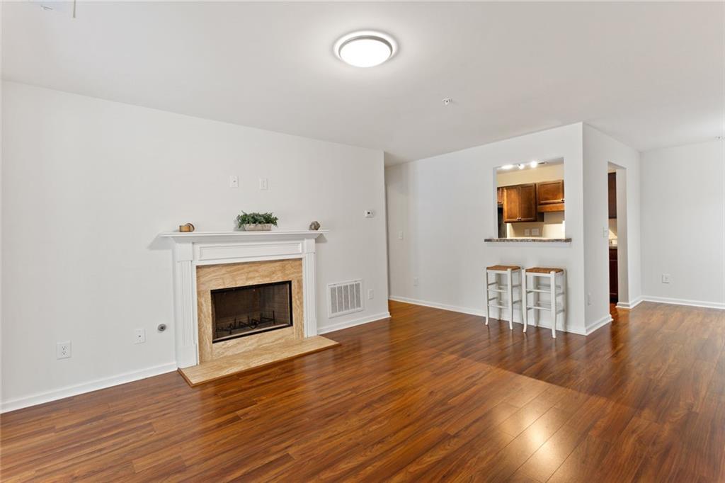 808 Country Park Drive SE