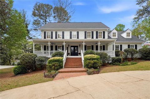 Homes For Sale - 4039 Dunwoody Club Drive<br/> Dekalb County, Atlanta, GA 30350