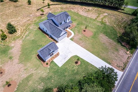 A home in Dacula