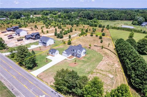 A home in Dacula