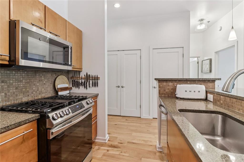 VILLAGE PLACE BROOKHAVEN - Residential