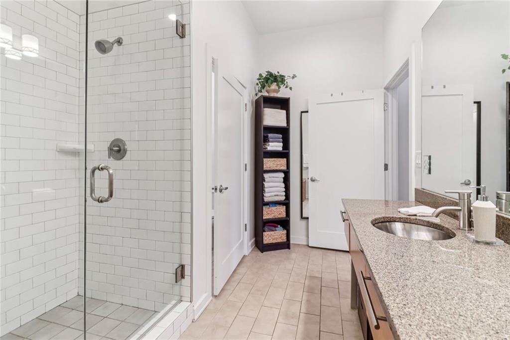 VILLAGE PLACE BROOKHAVEN - Residential