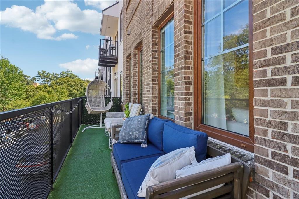 VILLAGE PLACE BROOKHAVEN - Residential