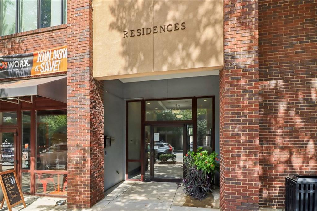VILLAGE PLACE BROOKHAVEN - Residential