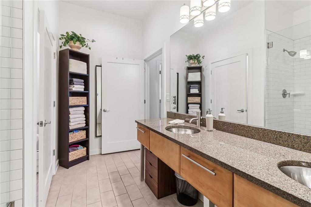 VILLAGE PLACE BROOKHAVEN - Residential