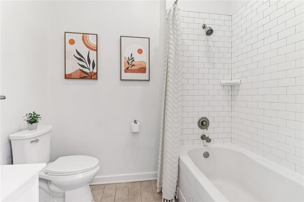 VILLAGE PLACE BROOKHAVEN - Residential