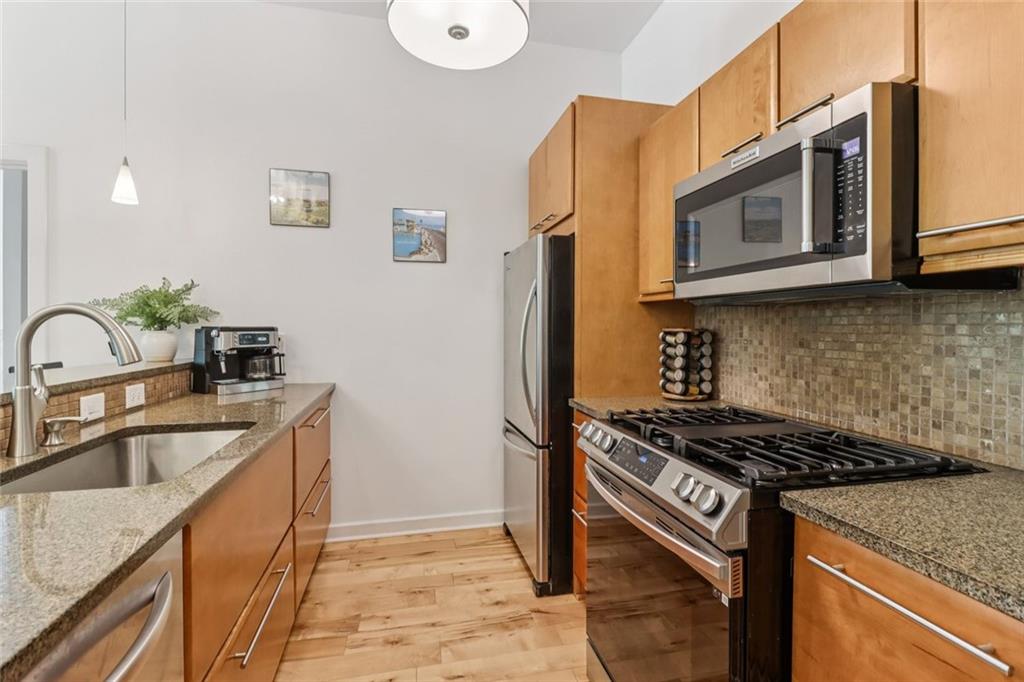 VILLAGE PLACE BROOKHAVEN - Residential