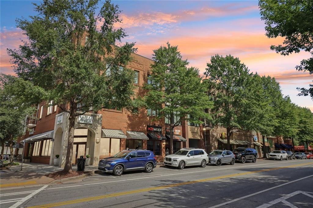 VILLAGE PLACE BROOKHAVEN - Residential