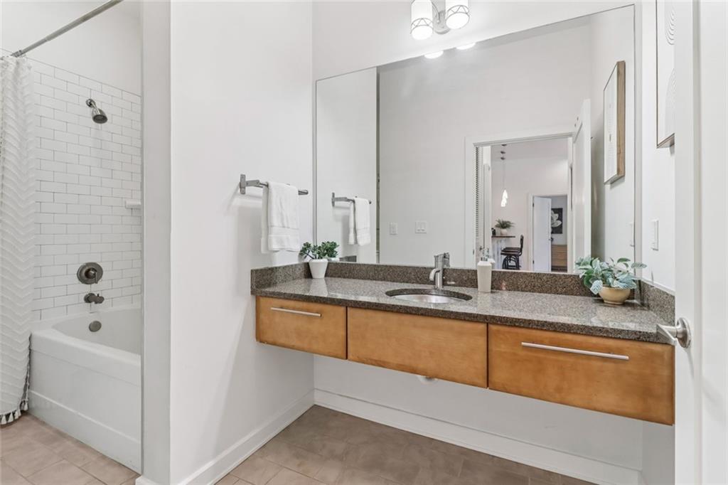VILLAGE PLACE BROOKHAVEN - Residential