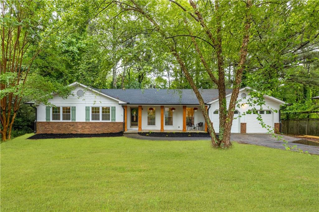 Wow, exactly what you have been waiting for! An updated ranch home in Walton High with a level lot on a cul-de-sac street under $500k! Gorgeous renovated kitchen, bathrooms, flooring and much more! Low Cobb county taxes and excellent schools means this home will sell fast! **Up to $7,000 paid towards buyer’s closing costs by preferred lender!