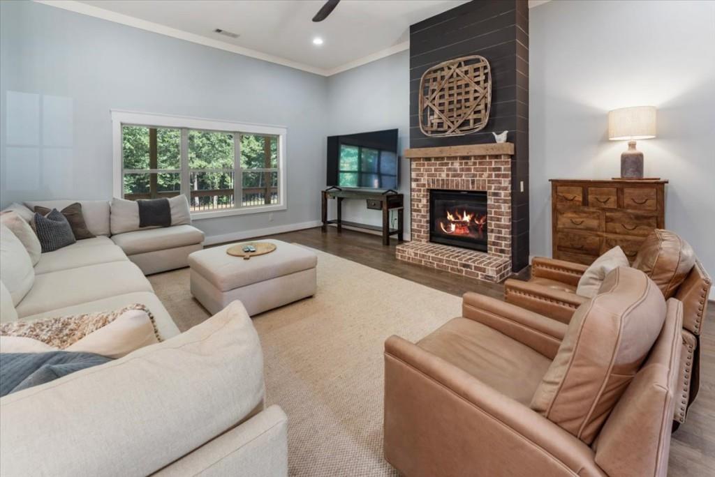 915 Pool Road
