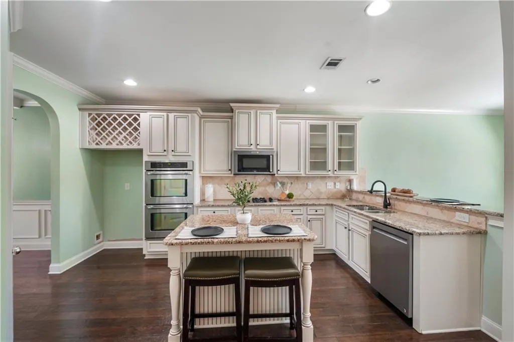 Cumming, Georgia 30028, United States, 5 Bedrooms Bedrooms, ,4 BathroomsBathrooms,Residential,Active,81265