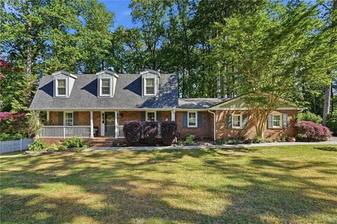 Photo of 135 Beechwood Trail, Roswell, GA 30075 (MLS # 7756741)