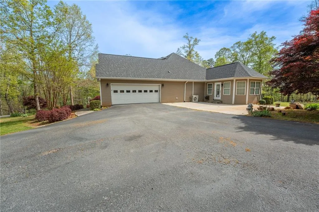 Clarkesville, Georgia 30523, United States, 4 Bedrooms Bedrooms, ,4 BathroomsBathrooms,Residential,Pending,115627