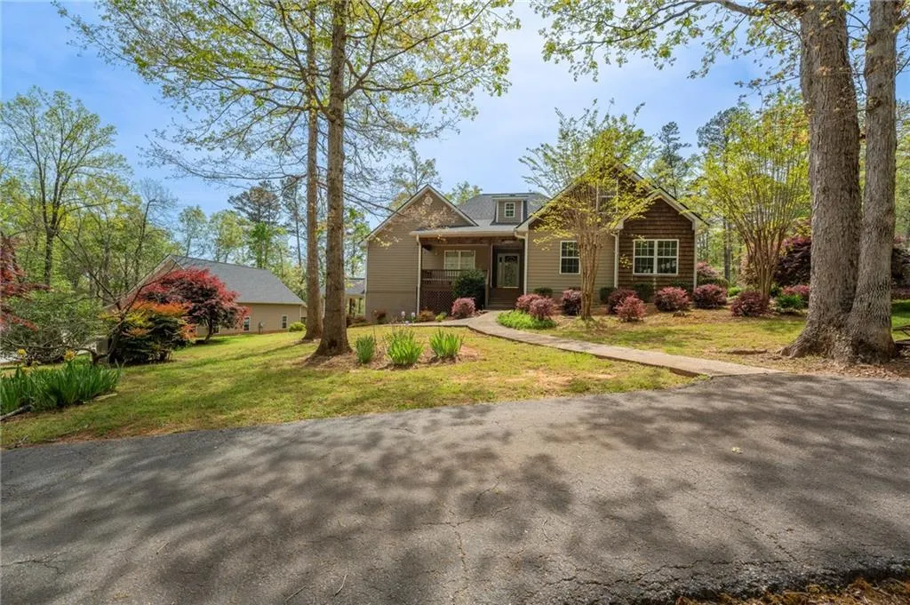 Clarkesville, Georgia 30523, United States, 4 Bedrooms Bedrooms, ,4 BathroomsBathrooms,Residential,Pending,115627