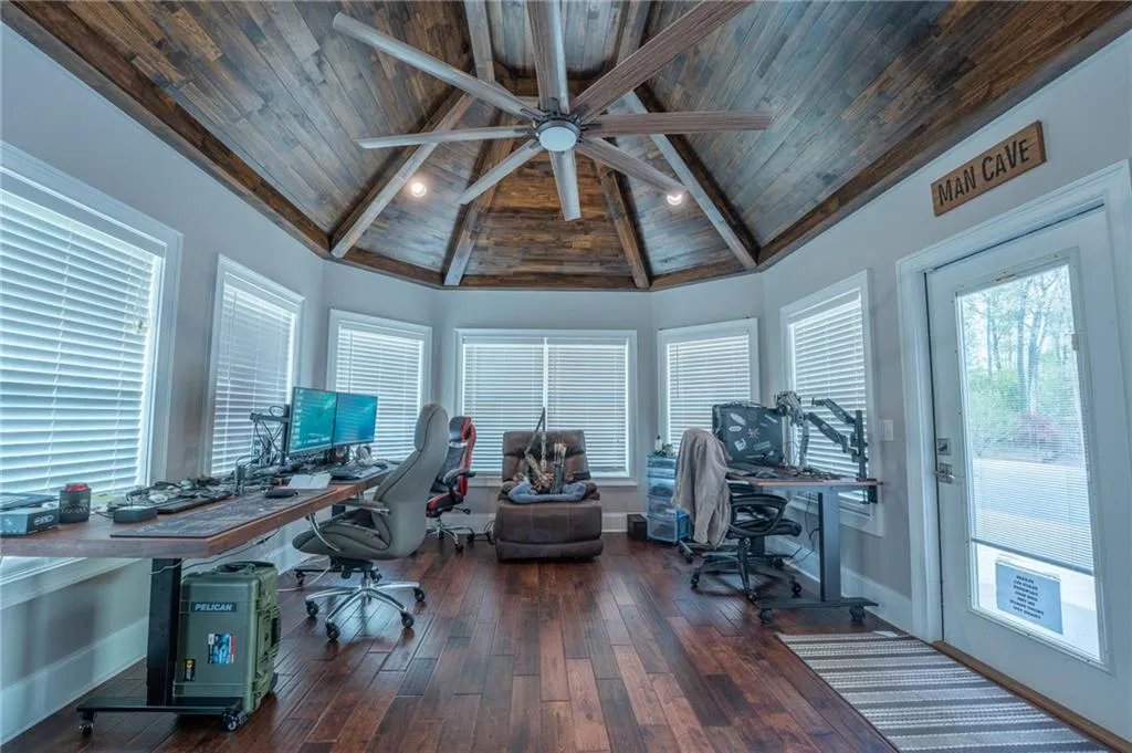 Clarkesville, Georgia 30523, United States, 4 Bedrooms Bedrooms, ,4 BathroomsBathrooms,Residential,Pending,115627