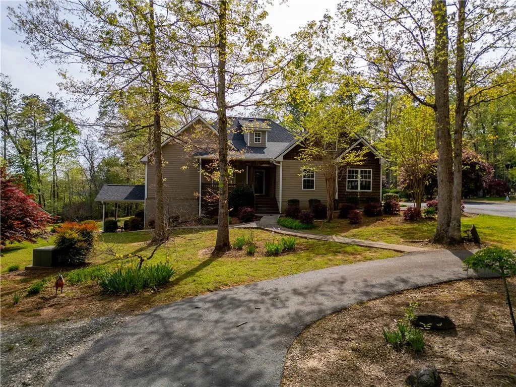 Clarkesville, Georgia 30523, United States, 4 Bedrooms Bedrooms, ,4 BathroomsBathrooms,Residential,Pending,115627