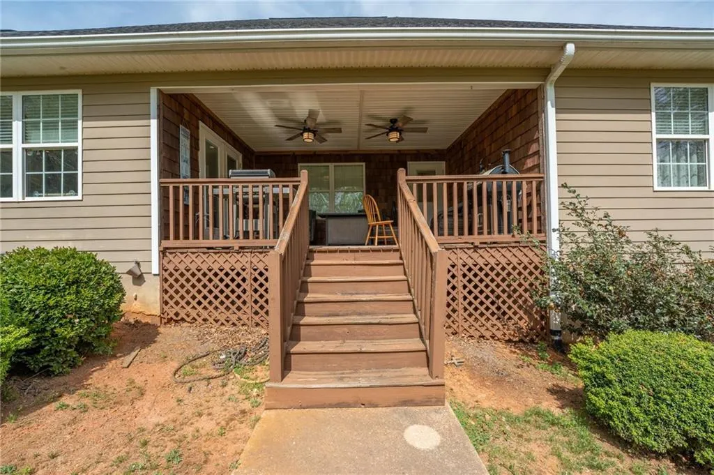 Clarkesville, Georgia 30523, United States, 4 Bedrooms Bedrooms, ,4 BathroomsBathrooms,Residential,Pending,115627