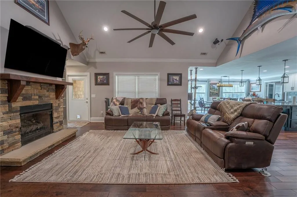 Clarkesville, Georgia 30523, United States, 4 Bedrooms Bedrooms, ,4 BathroomsBathrooms,Residential,Pending,115627