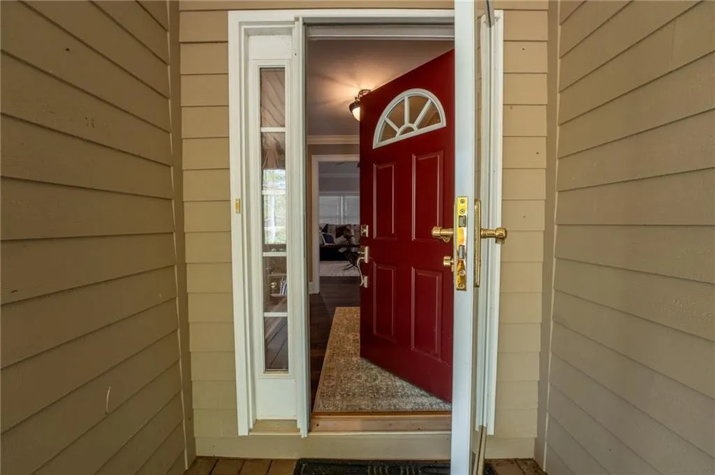 Clarkesville, Georgia 30523, United States, 4 Bedrooms Bedrooms, ,4 BathroomsBathrooms,Residential,Pending,115627