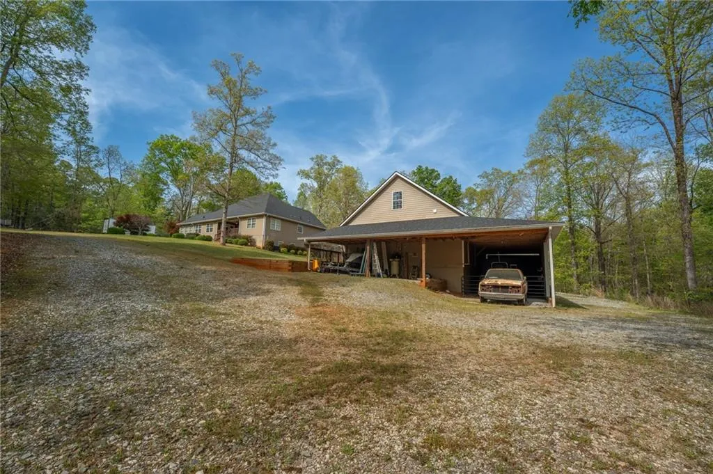 Clarkesville, Georgia 30523, United States, 4 Bedrooms Bedrooms, ,4 BathroomsBathrooms,Residential,Pending,115627