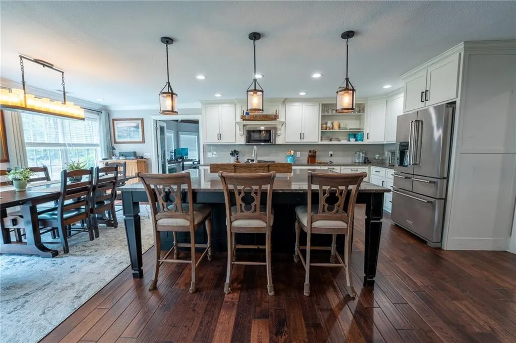 Clarkesville, Georgia 30523, United States, 4 Bedrooms Bedrooms, ,4 BathroomsBathrooms,Residential,Pending,115627