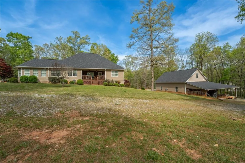 Clarkesville, Georgia 30523, United States, 4 Bedrooms Bedrooms, ,4 BathroomsBathrooms,Residential,Pending,115627