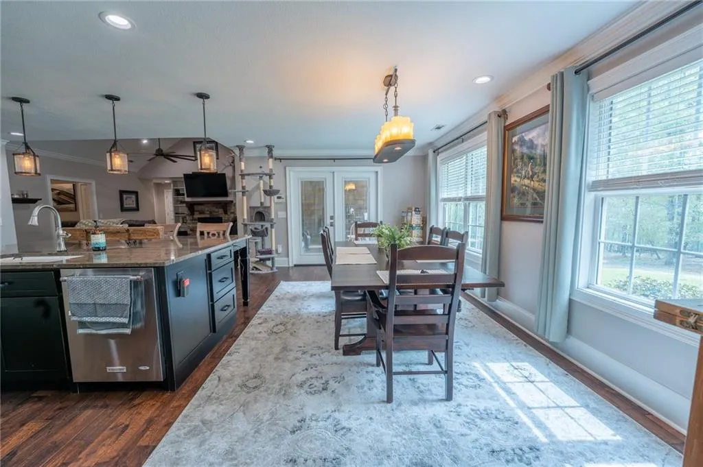 Clarkesville, Georgia 30523, United States, 4 Bedrooms Bedrooms, ,4 BathroomsBathrooms,Residential,Pending,115627