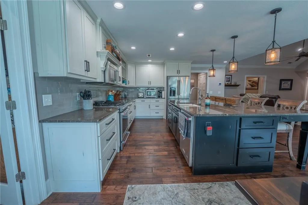 Clarkesville, Georgia 30523, United States, 4 Bedrooms Bedrooms, ,4 BathroomsBathrooms,Residential,Pending,115627