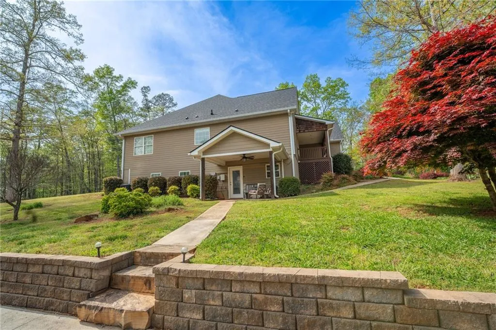 Clarkesville, Georgia 30523, United States, 4 Bedrooms Bedrooms, ,4 BathroomsBathrooms,Residential,Pending,115627