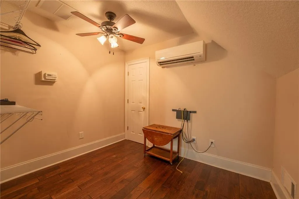 Clarkesville, Georgia 30523, United States, 4 Bedrooms Bedrooms, ,4 BathroomsBathrooms,Residential,Pending,115627