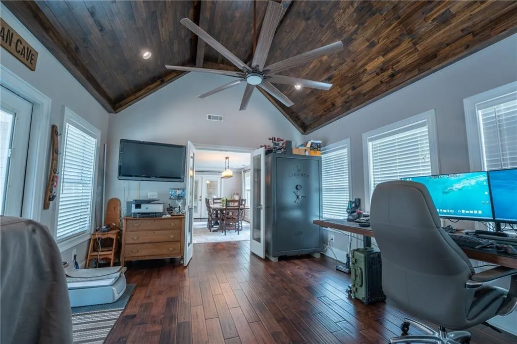 Clarkesville, Georgia 30523, United States, 4 Bedrooms Bedrooms, ,4 BathroomsBathrooms,Residential,Pending,115627