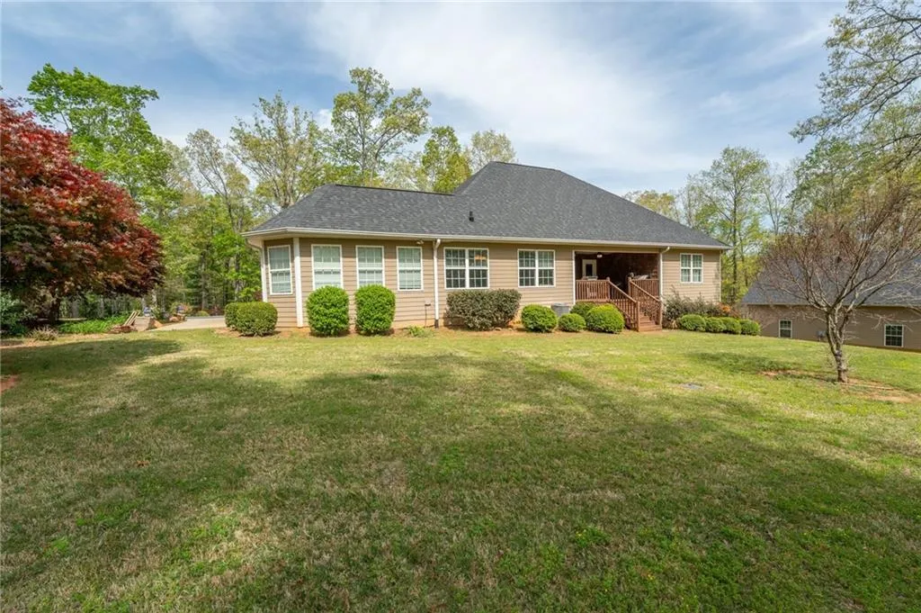 Clarkesville, Georgia 30523, United States, 4 Bedrooms Bedrooms, ,4 BathroomsBathrooms,Residential,Pending,115627