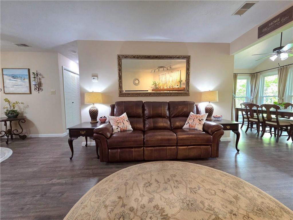 4214 Lake Pointe Circle, Roswell, Georgia image 6