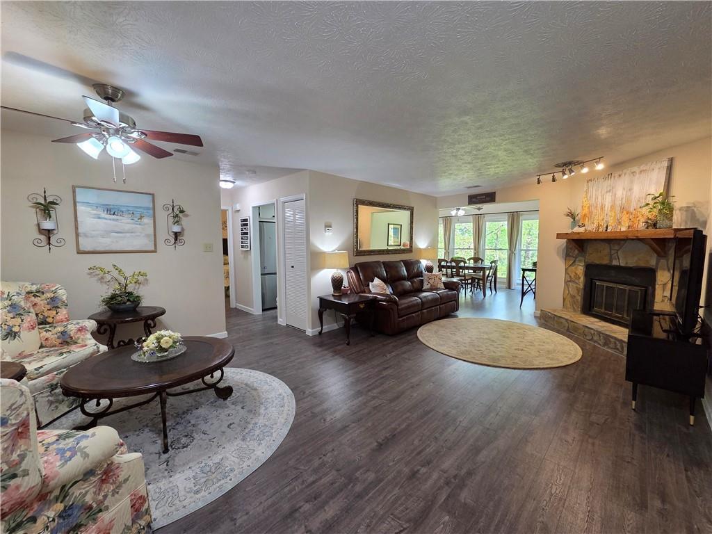 4214 Lake Pointe Circle, Roswell, Georgia image 3