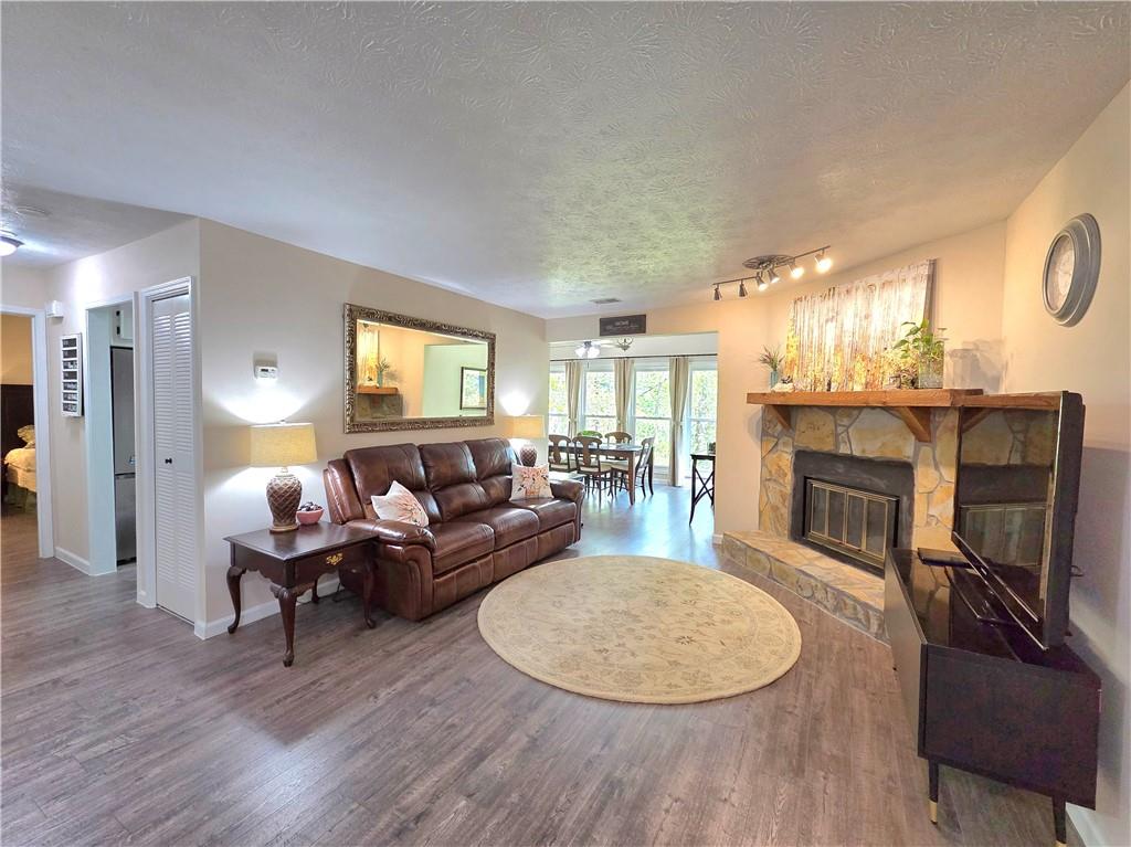 4214 Lake Pointe Circle, Roswell, Georgia image 4