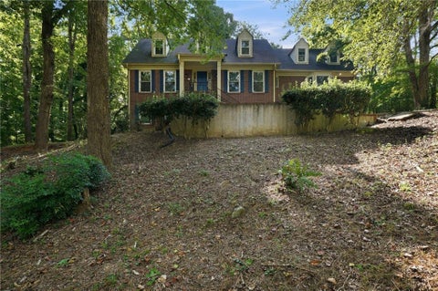 Homes For Sale - 4927 Castlewood Drive<br/> Lilburn, GA 30047