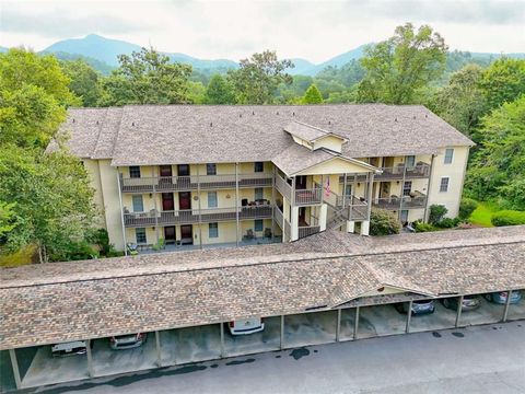 Condo For Sale - 300 Ginger Creek #203<br/> Clayton, GA 30525